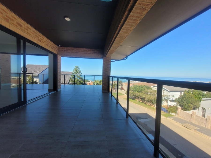 4 Bedroom Property for Sale in Wavecrest Eastern Cape